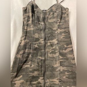Zara camo zip front dress- like new